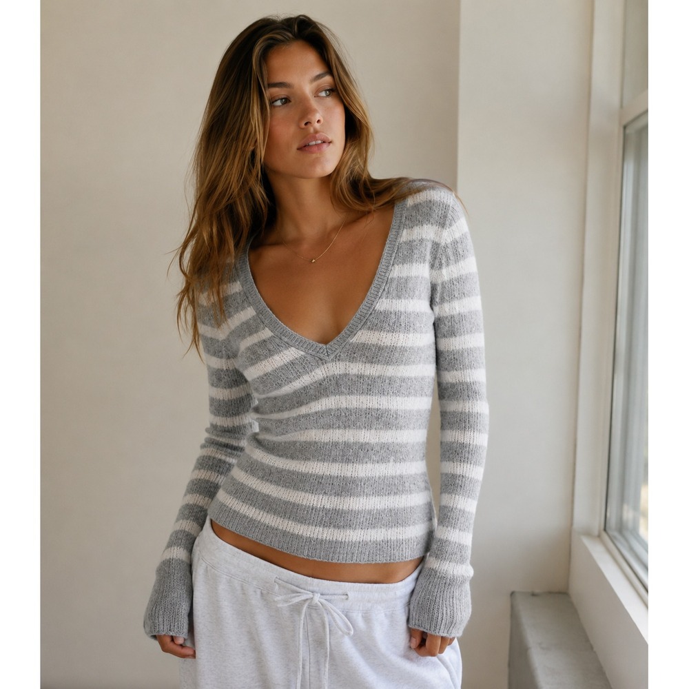 Sonoma Womens  Y2K Sweater Size M Deep V Neck Long Fitted Bella Swan Gray Cotton